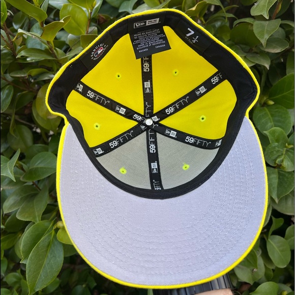 Vibrant Yellow SF Giants fitted Hat - Picture 3 of 3